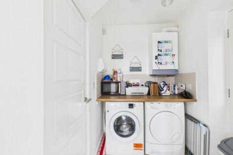 CAM03729G0-PR0193-STILL029