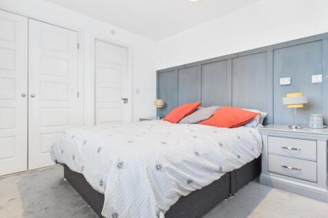 CAM03729G0-PR0193-STILL010