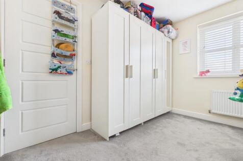 CAM03729G0-PR0193-STILL004