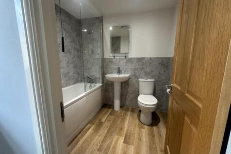 Flat 4 8 High street Bathroom