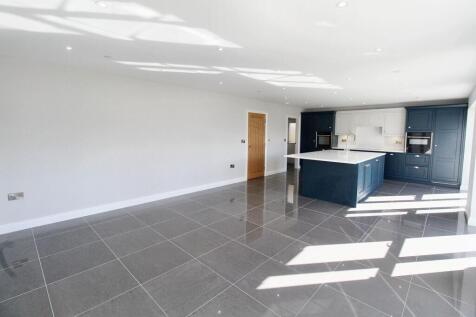 KITCHEN/FAMILY ROOM