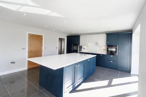 KITCHEN/FAMILY ROOM