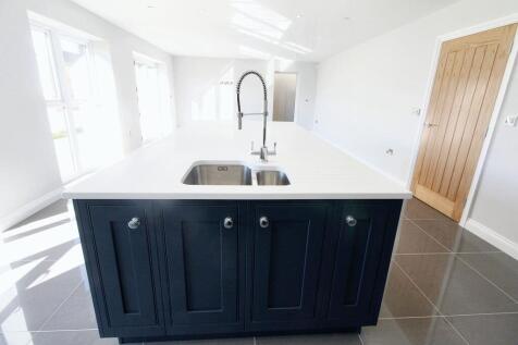 KITCHEN/FAMILY ROOM
