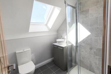 2ND FLOOR BATHROOM