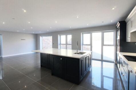 KITCHEN/FAMILY ROOM
