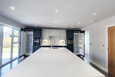 KITCHEN/FAMILY ROOM