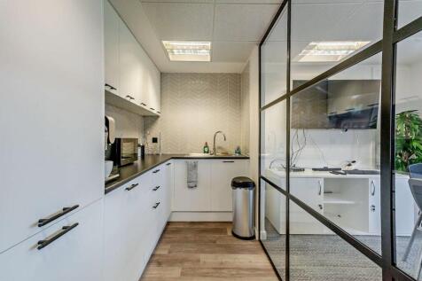 8626600interior08800.jpg