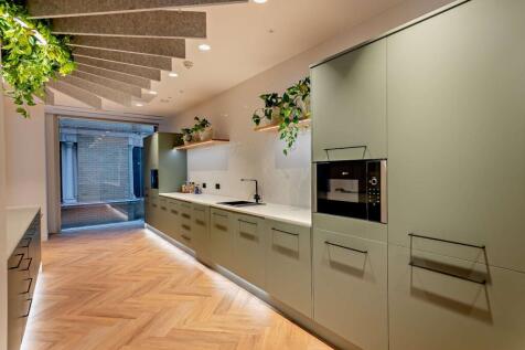 8636893interior120800.jpg