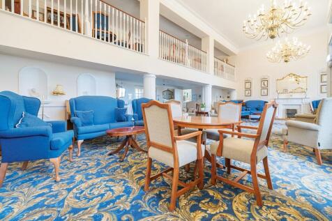Communal Foyer and Lounge