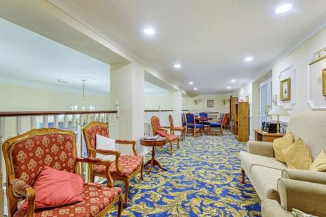 Communal Foyer and Lounge
