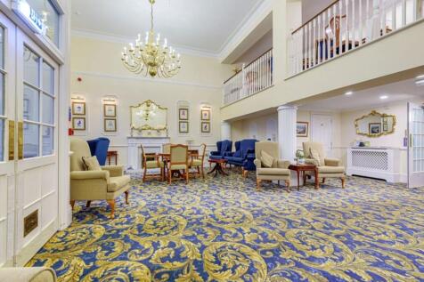 Communal Foyer and Lounge