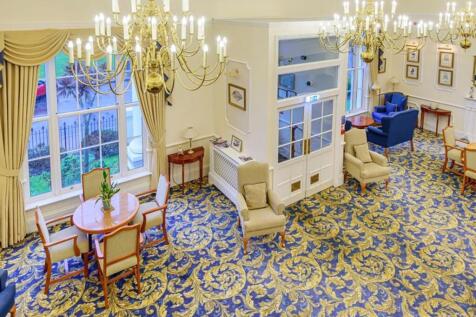 Communal Foyer and Lounge