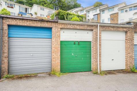 Larger thgan average single garage