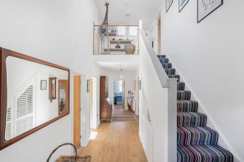 Entrance hallway and galleried landing