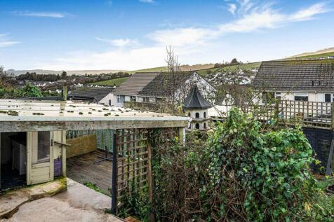 views over gardens o the rear