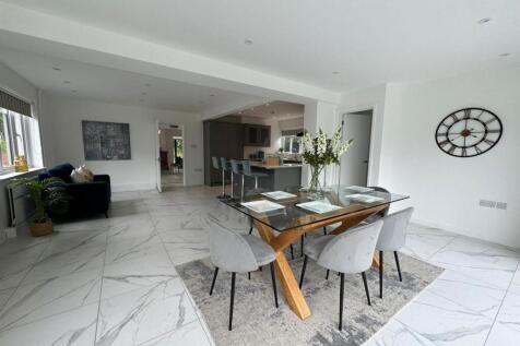 Open Plan Kitchen Dining Area