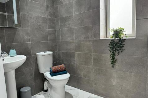 Bedroom 2 Ensuite