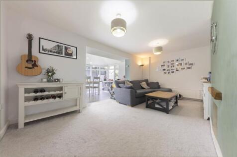 Open Plan Lounge / Dining Room