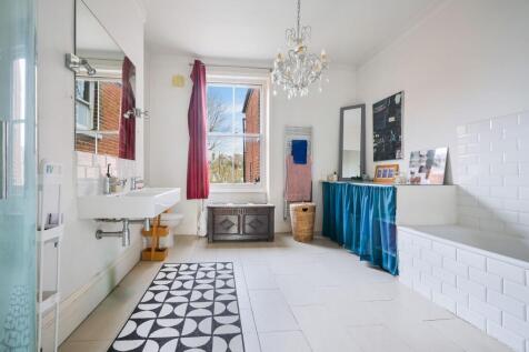 En-Suite to Master Bedroom