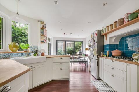 Kitchen/ Dinning