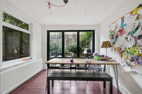 Kitchen/ Dinning