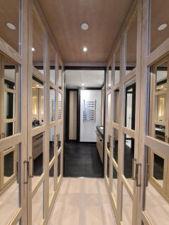 Walk-in-Wardrobe