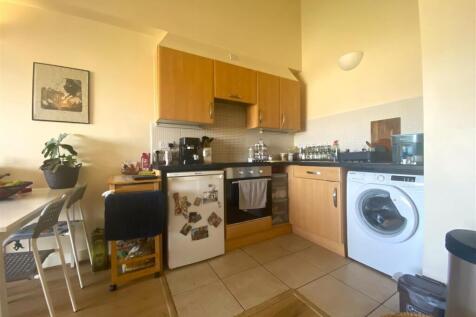 Kitchen 2 .jpeg