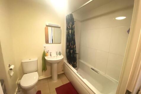Bathroom wide .jpeg