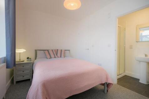 Room 2 with ensuite showing .jpeg