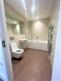 339 family bathroom .jpeg