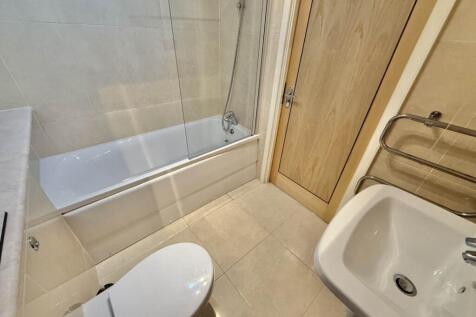 main bathroom 2