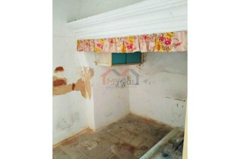 Traditional 2 bedroom city house to restore - Loule