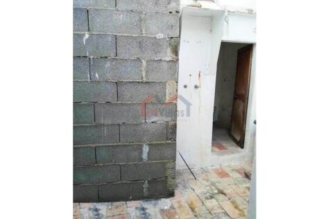 Traditional 2 bedroom city house to restore - Loule