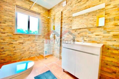Bathroom 2 - 4 bedroom villa with large plot - Sao Bras de Alportel