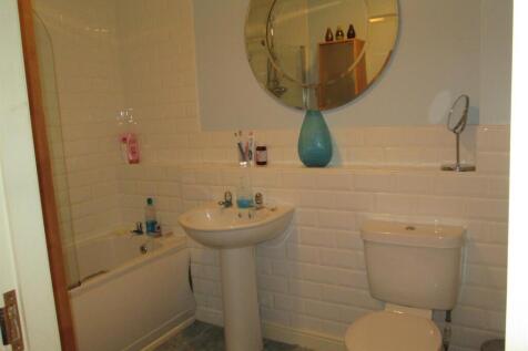 40 flash road bathroom 1.jpg