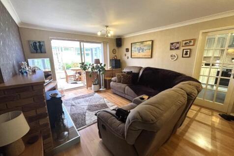 kingsford living room 4.jpg