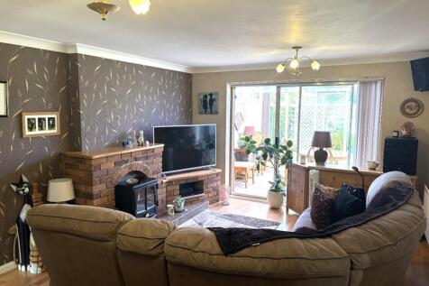 kingsford living room 3.jpg