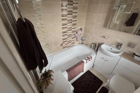 kingsford bathroom 1.jpg