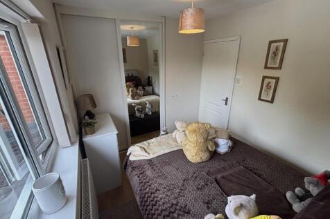 kingsford bedroom 1.jpg