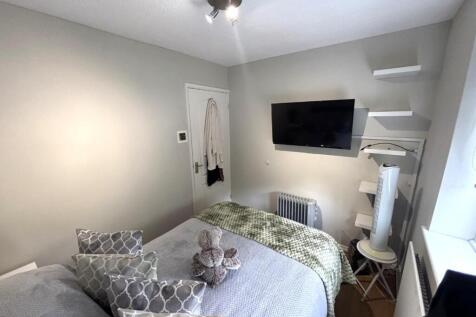 kingsford bedroom 2.jpg