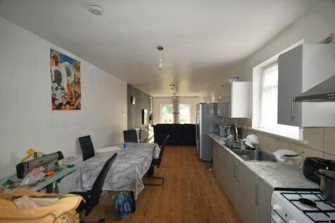 2 howley grange kitchen 2.JPG
