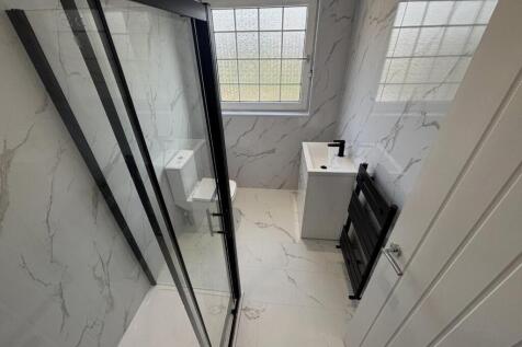 83 ashtree upstairs bathroom 1.jpeg