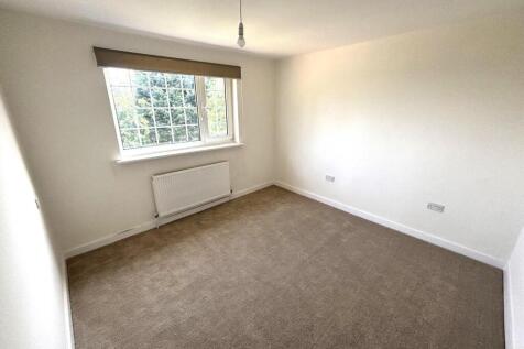 83 ashtree bedroom2.jpeg