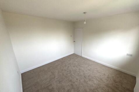 83 ashtree bedroom 4.jpeg