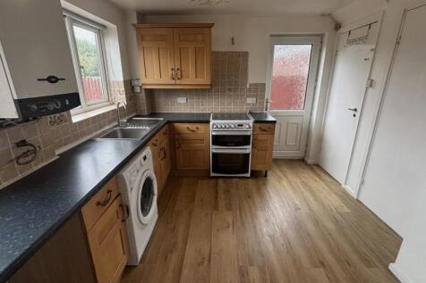 67 macdonalds close kitchen 2.jpeg