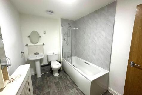 4 park mews bathroom 1.jpeg