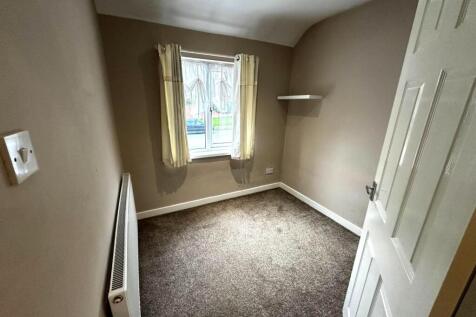 202 carters bedroom 2.jpeg