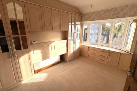 Broadway bedroom 3.jpg