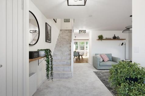 A bright-airy entrance, into the lounge