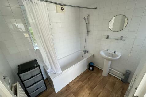 Bathroom.JPG